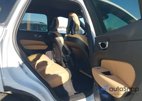 2018 Volvo Xc60 T5 Momentum from USA, damaged, VIN YV4102RK4J1019616